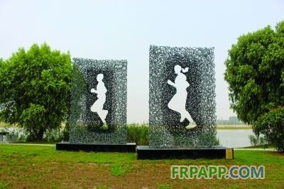 這個(gè)雕塑叫做“奔向明天”。 李強(qiáng) 攝
