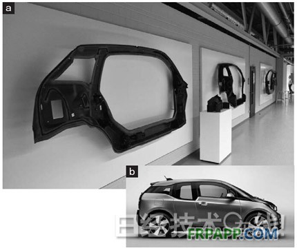 圖2：寶馬的純電動(dòng)汽車“i3” i3的上部骨架采用熱固化CFRP制造。（a）為主要部件的外觀。碳纖維的顏色為黑色。（b）為i3的外觀。在日本的價(jià)格為499萬日元（含稅）起，充滿電后的續(xù)航距離為229km（JC08模式）。